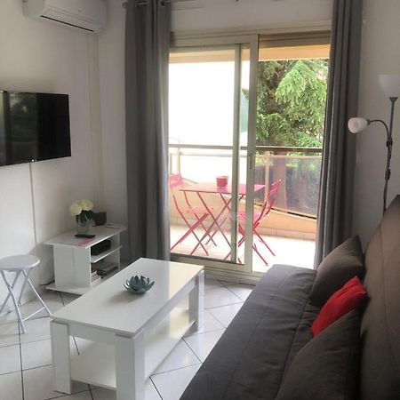 Cannes Center 외부 사진