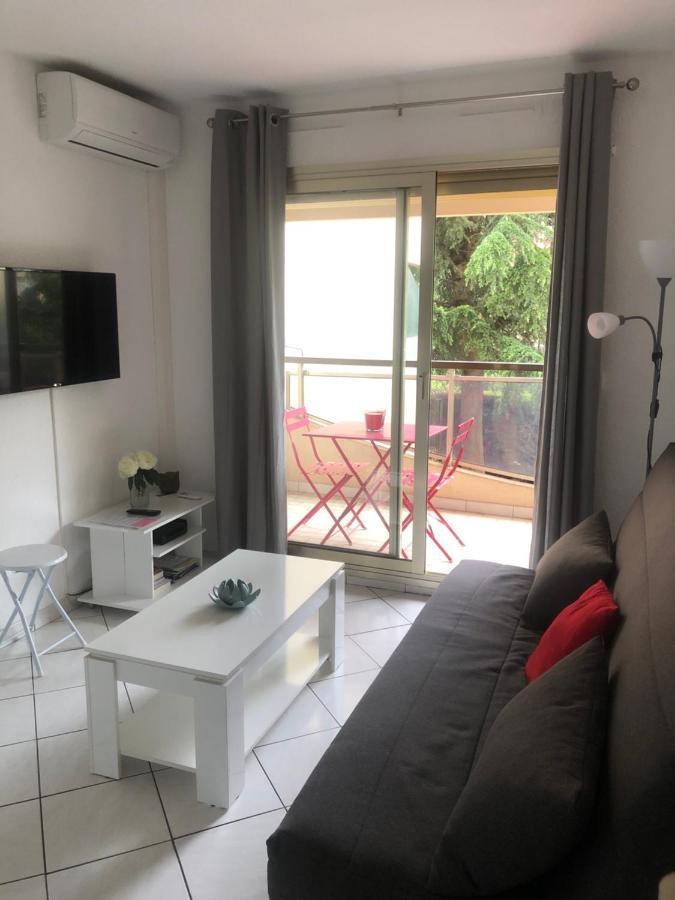 Cannes Center 외부 사진